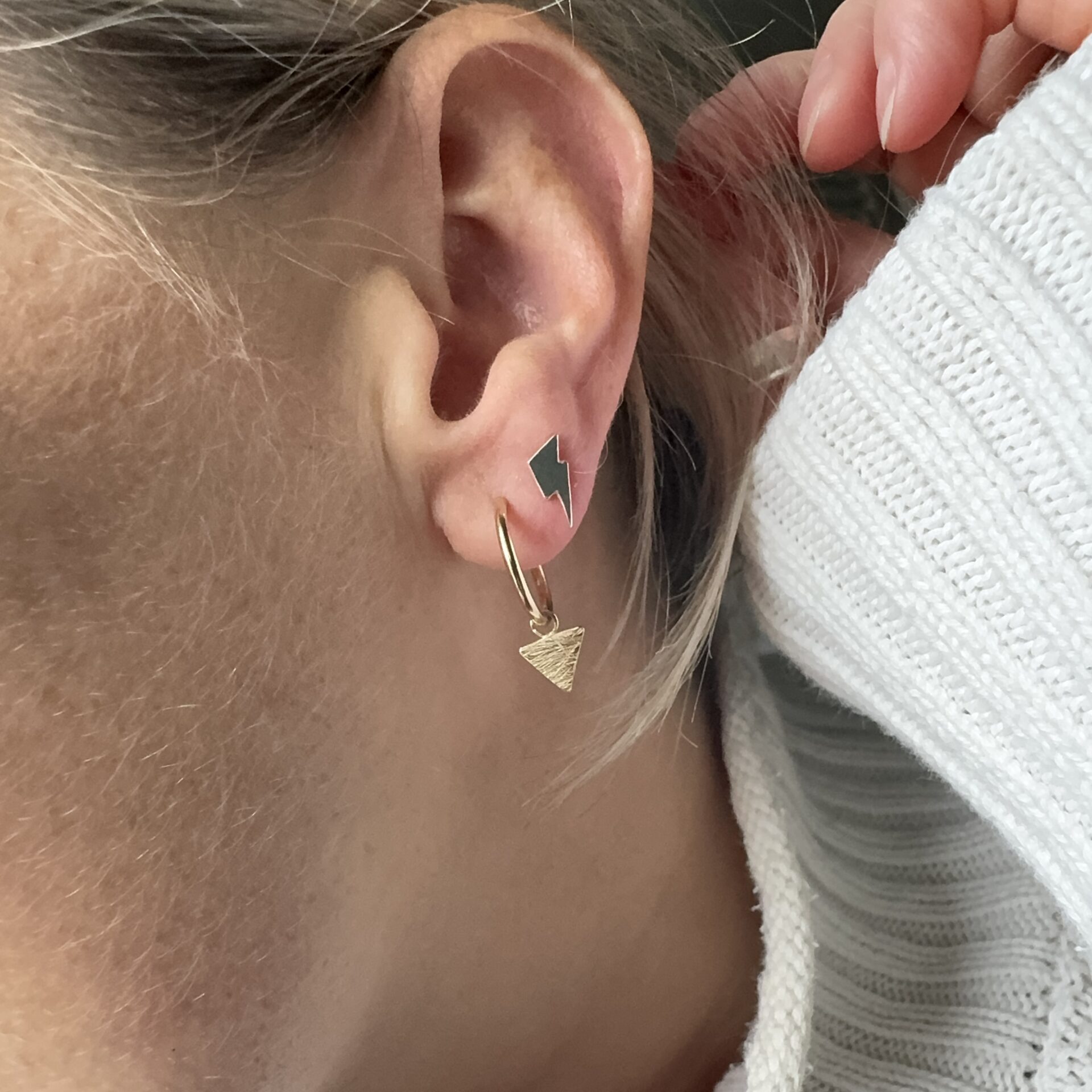 14ct Gold-filled chipped triangle dangles - small hoops - Image 8