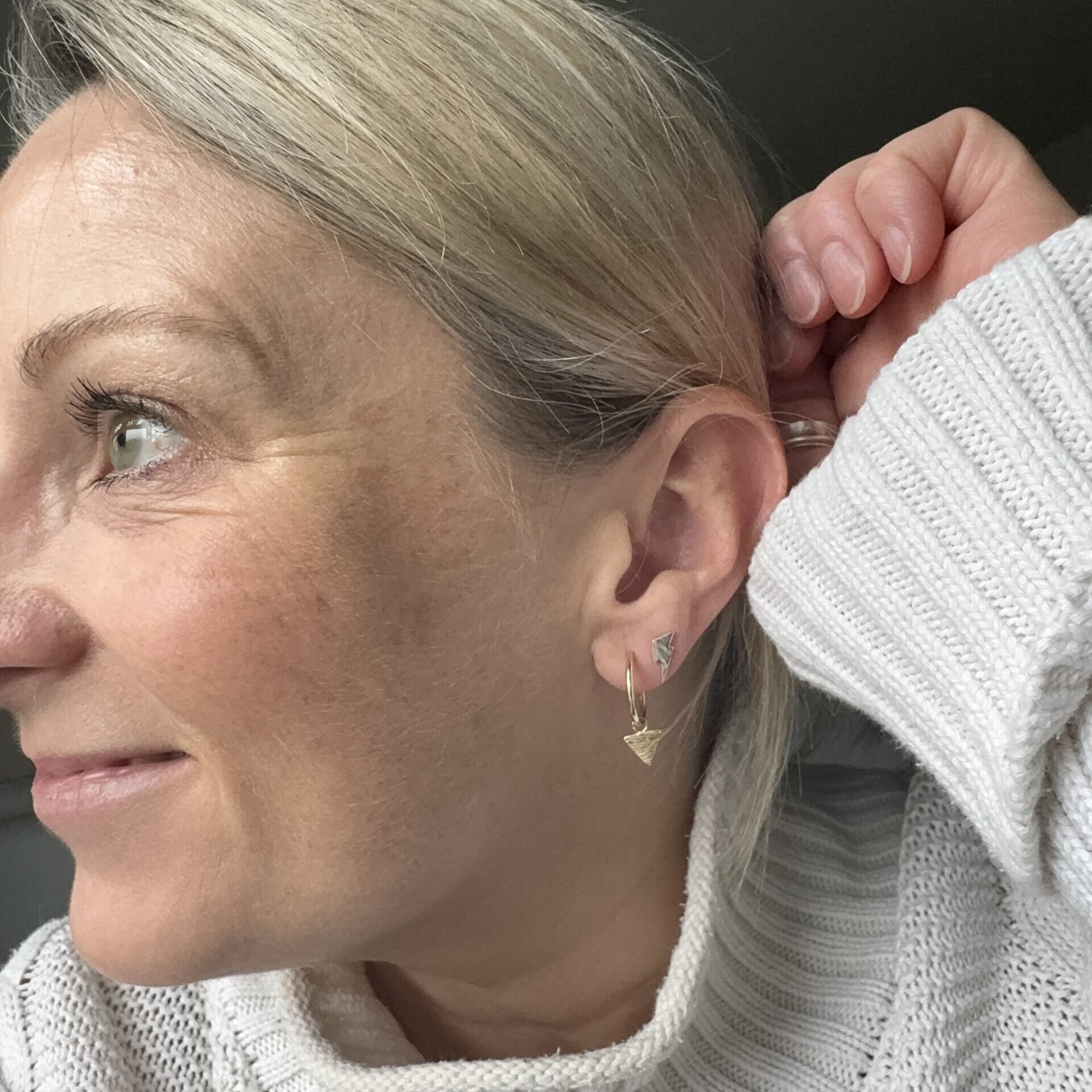 14ct Gold-filled chipped triangle dangles - small hoops - Image 6