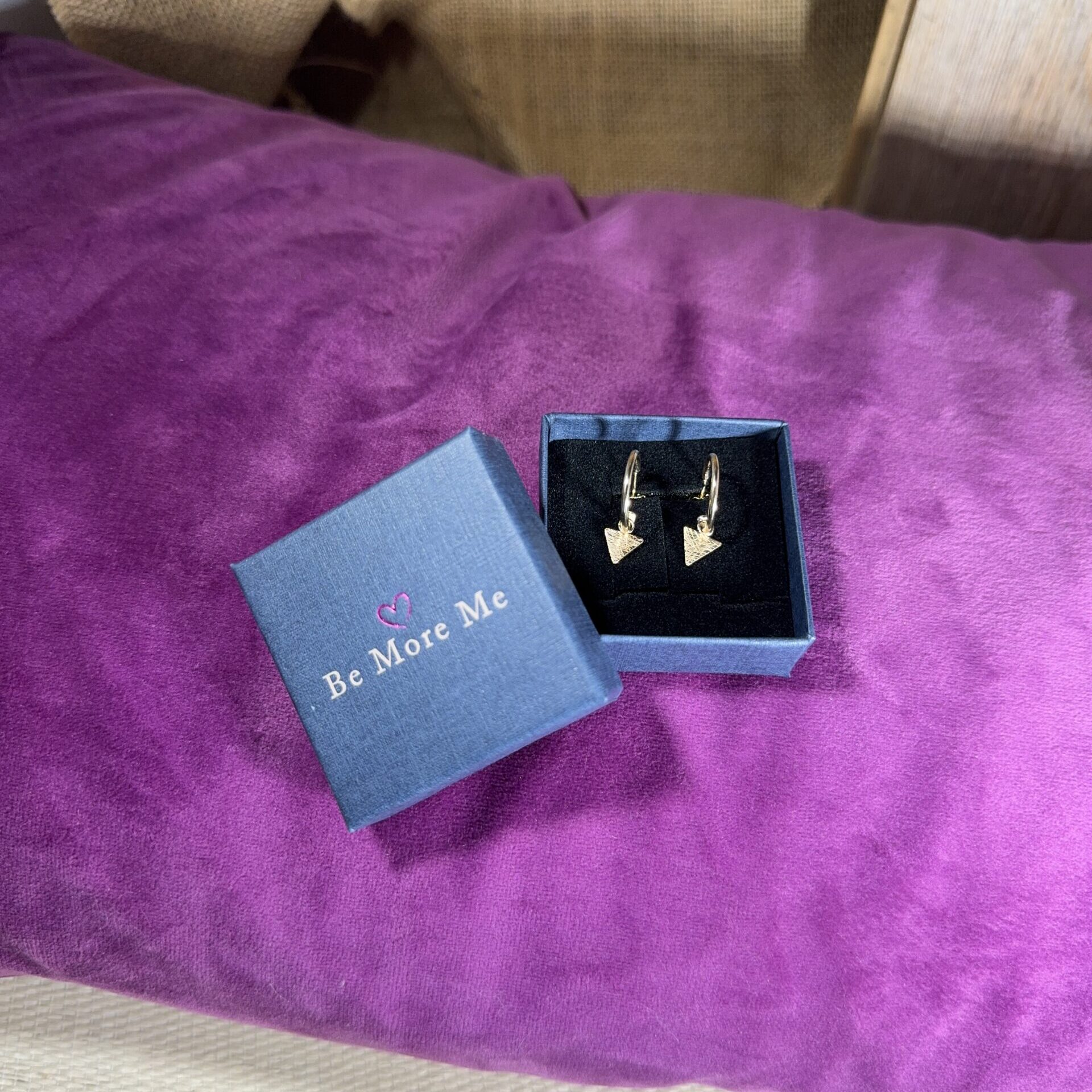 14ct Gold-filled chipped triangle dangles - small hoops - Image 4