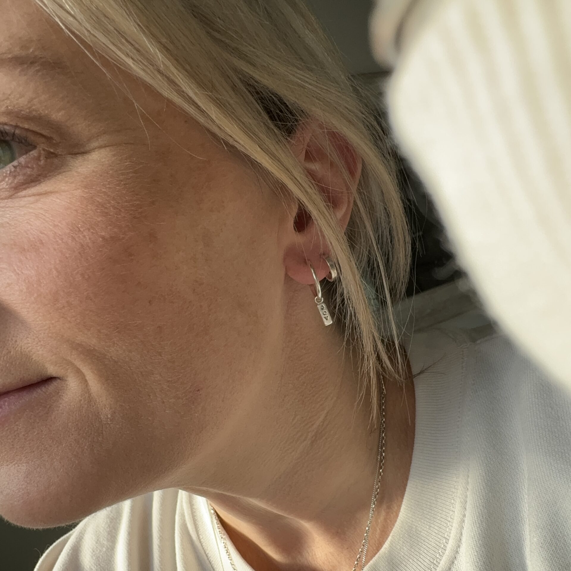 Little pieces of 'Joy' dangles - small hoops - Image 4