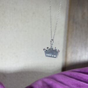 'Straighten your crown' - 'Queen' pendant